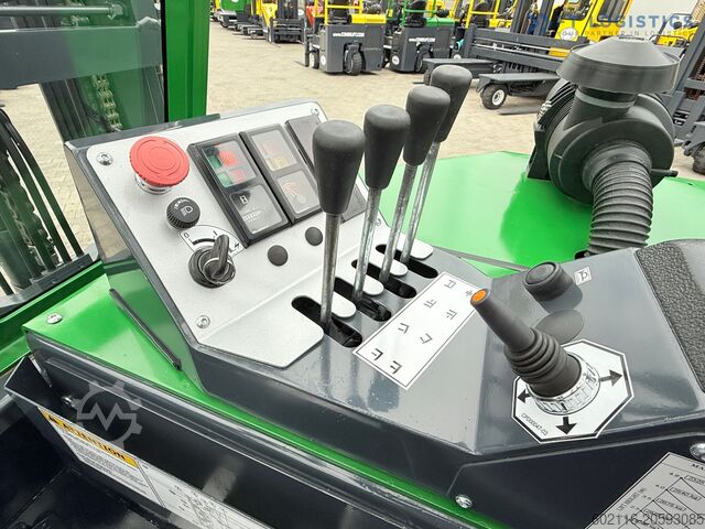 Keturių krypčių šakinis krautuvas Combilift CB3000 / TRIPLEX 4900MM / FREE LIFT