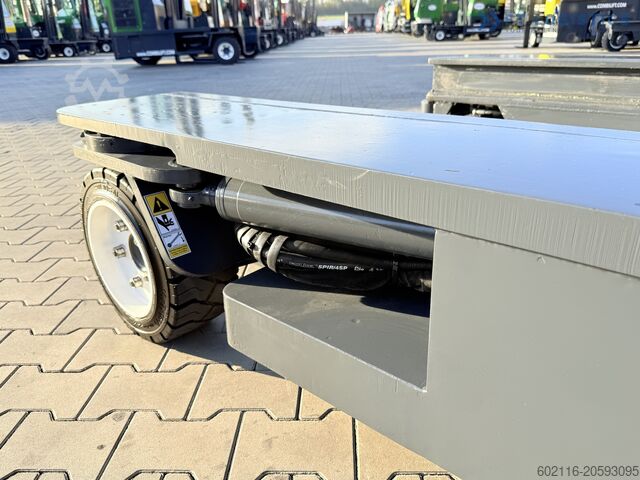 Keturių krypčių šakinis krautuvas Combilift C3000 GAS TRIPLEX 4900 FREE LIFT CABIN