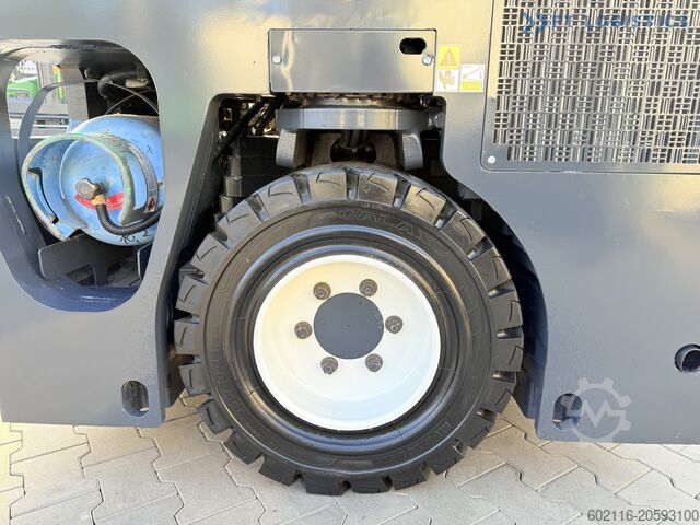 Keturių krypčių šakinis krautuvas Combilift CB4000 GAS TRIPLEX 5200 POSITIONER