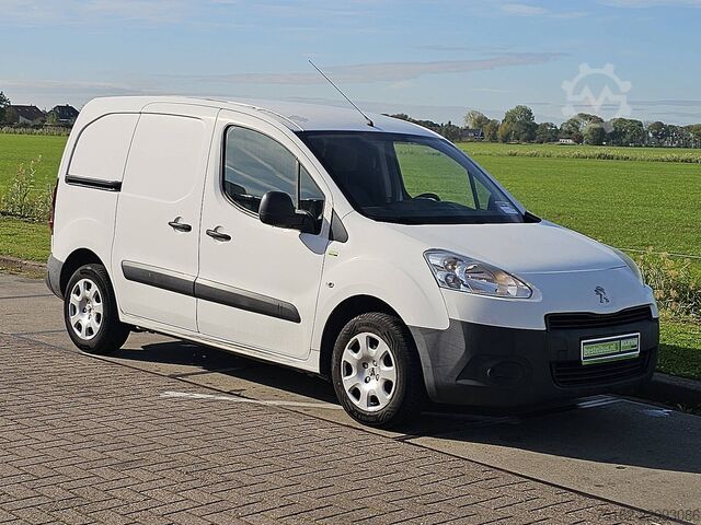 PEUGEOT PARTNER 1.6 automático, aire acondicionado, navegador, sensores de aparcamiento, puerta late PEUGEOT PARTNER 1.6 automaat, airco, navi, pdc, zijdeur