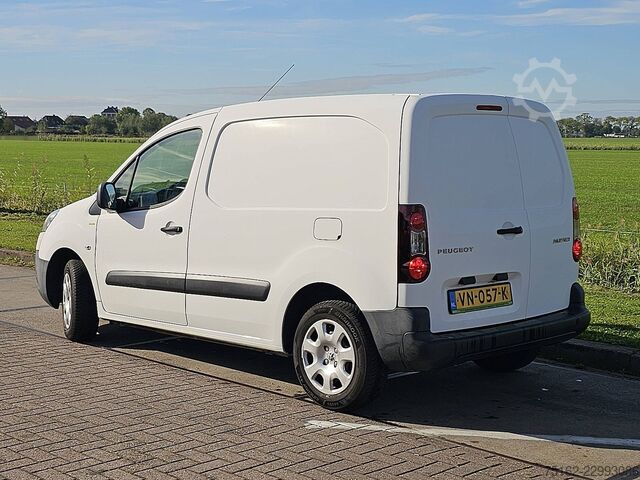 PEUGEOT PARTNER 1.6 automático, aire acondicionado, navegador, sensores de aparcamiento, puerta late PEUGEOT PARTNER 1.6 automaat, airco, navi, pdc, zijdeur