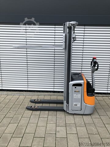 Paletové zakladače Still EXV 14C Triplex