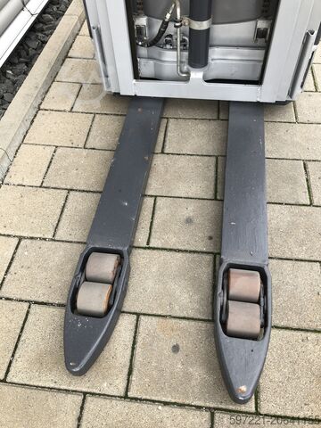 Paletové zakladače Still EXV 14C Triplex