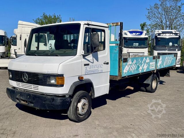 Ladepritsche Mercedes-Benz 711 D open truck. 5.10 m long cargo, 3 seats. V...