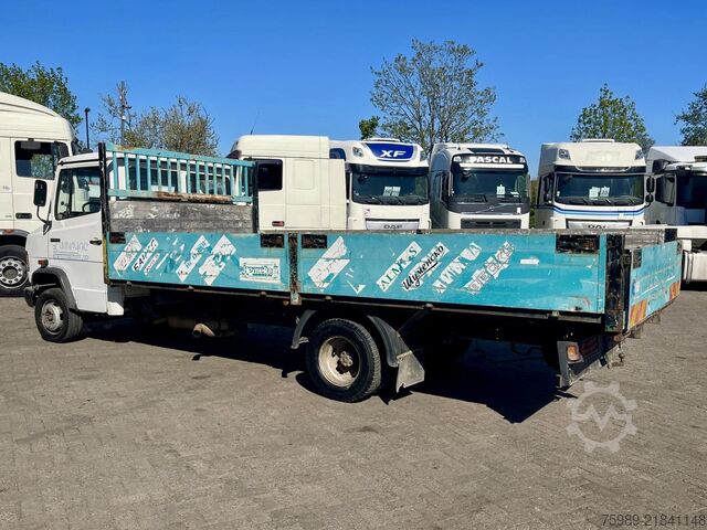 Ladepritsche Mercedes-Benz 711 D open truck. 5.10 m long cargo, 3 seats. V...