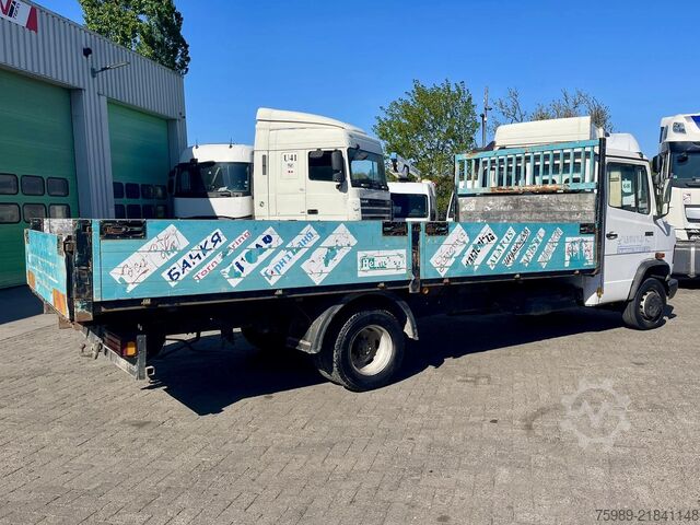 Ladepritsche Mercedes-Benz 711 D open truck. 5.10 m long cargo, 3 seats. V...