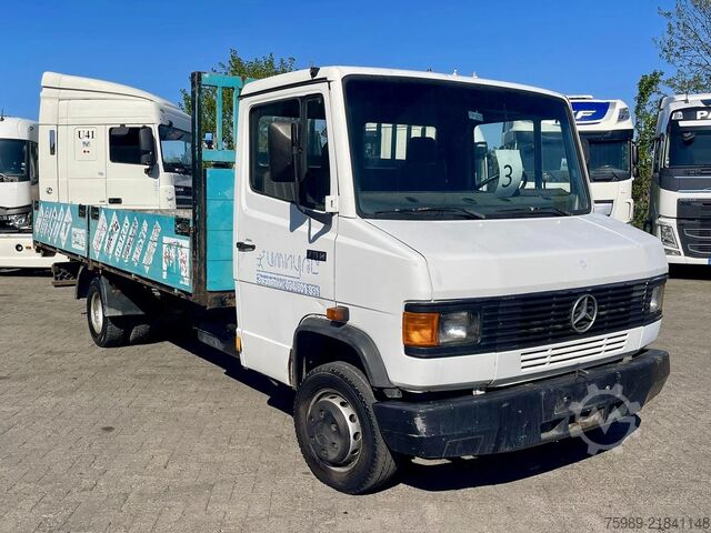 Ladepritsche Mercedes-Benz 711 D open truck. 5.10 m long cargo, 3 seats. V...