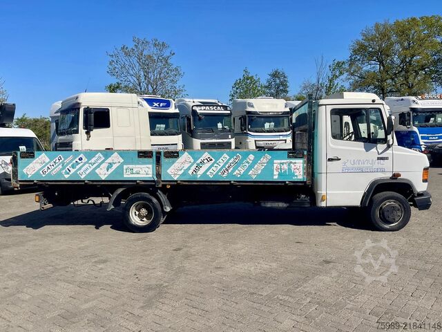 Ladepritsche Mercedes-Benz 711 D open truck. 5.10 m long cargo, 3 seats. V...