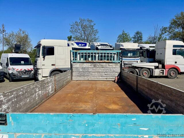 Ladepritsche Mercedes-Benz 711 D open truck. 5.10 m long cargo, 3 seats. V...