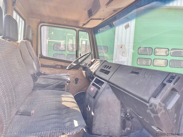 Ladepritsche Mercedes-Benz 711 D open truck. 5.10 m long cargo, 3 seats. V...
