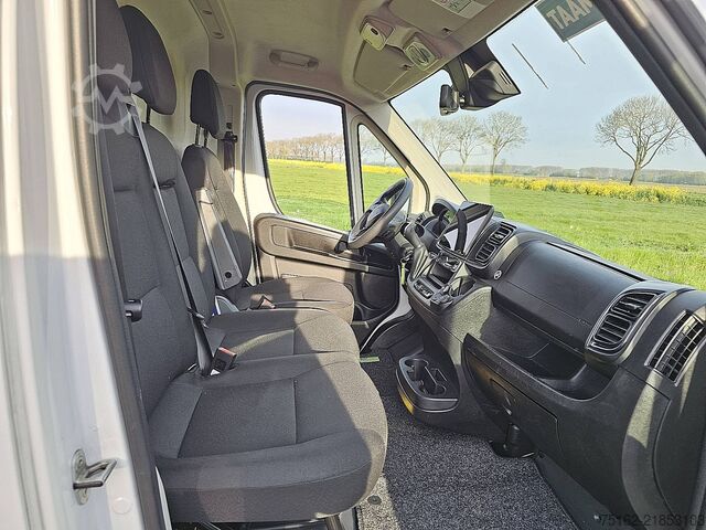 Mobil station wagon beratap tinggi PEUGEOT BOXER 2.2 L4H2 Navi Automaat