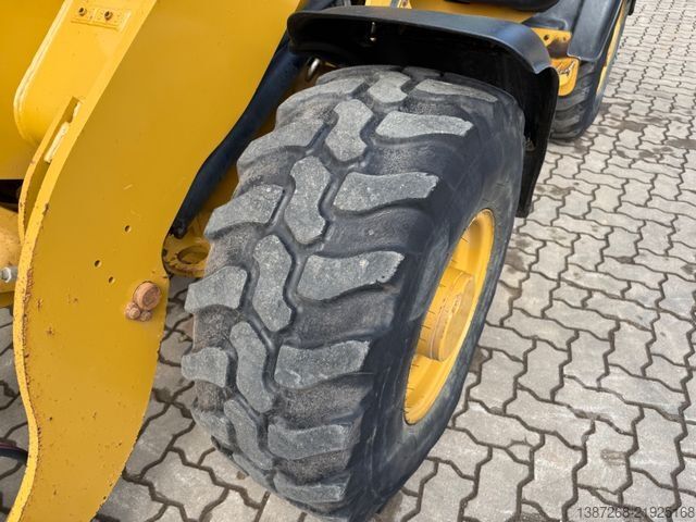 Cargadora de ruedas CATERPILLAR 906M / 2019 BJ / 2.570 H