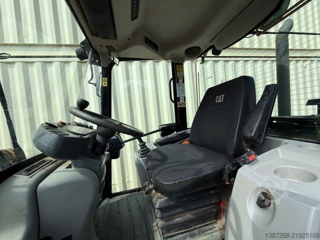 Cargadora de ruedas CATERPILLAR 906M / 2019 BJ / 2.570 H