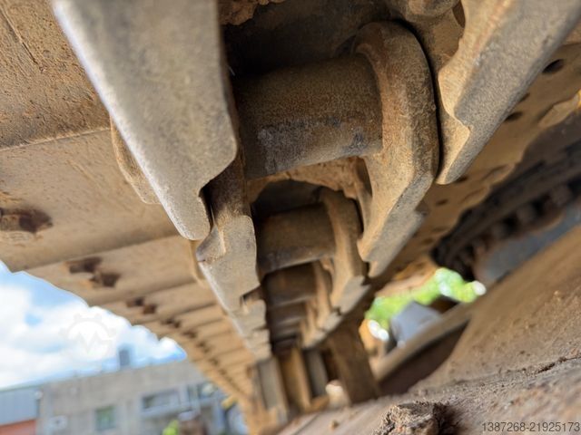 Excavadora de cadenas CATERPILLAR 311FLRR / 2015 BJ / 6.390 H / Deutsche Maschine