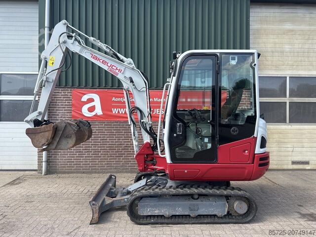 Minigrävare Takeuchi Kraan TB230 - Gebruikt