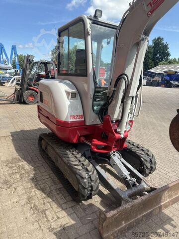 Minigrävare Takeuchi Kraan TB230 - Gebruikt