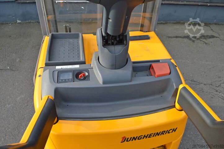 Высокоподъемный грузовик Jungheinrich ERC 212