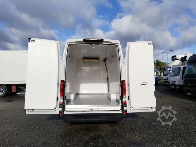 冷蔵バン Iveco Daily 35