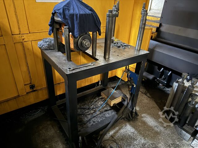 Fresemaskin med bevegelig søyle FOUR STAR Taiwan SG-36180