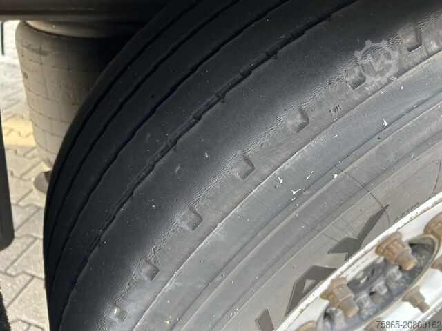 Kofer Schmitz Cargobull SCB S3B / Box Trailer / 2x Liftas / APK TUV 09-26