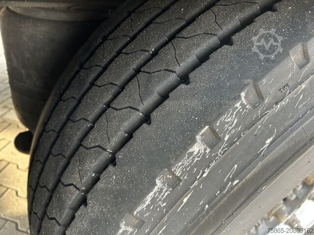 Kofer Schmitz Cargobull SCB S3B / Box Trailer / 2x Liftas / APK TUV 09-26