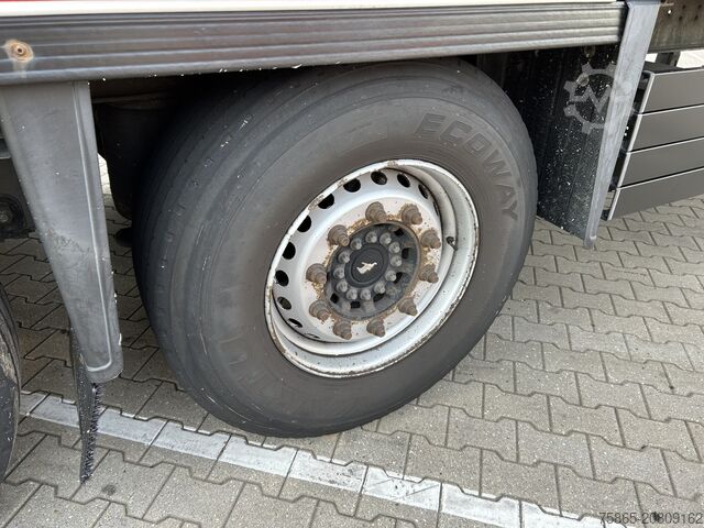 Kofer Schmitz Cargobull SCB S3B / Box Trailer / 2x Liftas / APK TUV 09-26