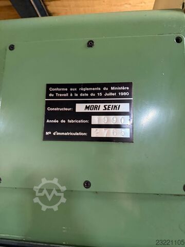 Lóðréttur vinnslumiðstöð Mori Seiki MV-40