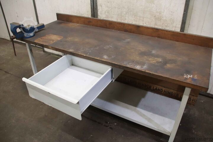 Workbench with vice unbekannt 2000/720/ H940 mm