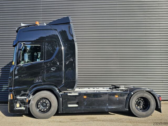 Scania R450 4x2 / 2 TANKAR / HOLLENSKUR VÖRUFLUTNINGABÍLL Scania R450 4x2 / 2 TANKS / NL TRUCK
