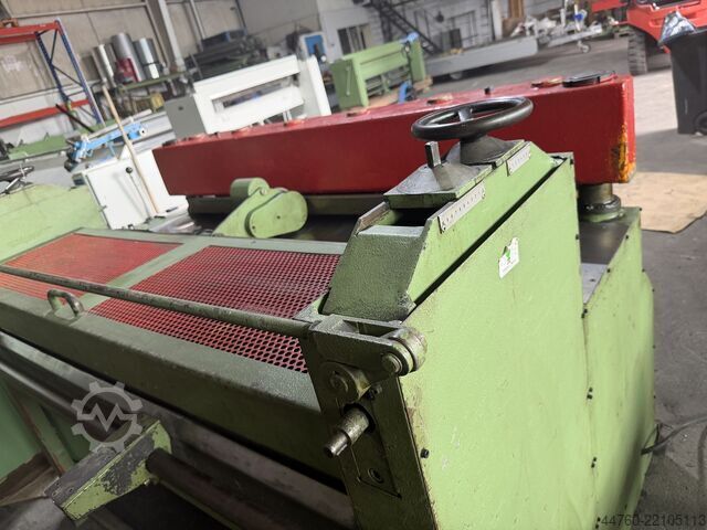 Endireitadeira de chapas com linha de corte ao comprimento Griebel BRA 1550 * 2mm