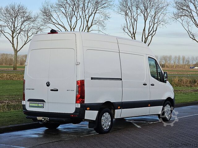 High-roof van MERCEDES-BENZ SPRINTER 317 L2H2 LED MBUX10 RWD!