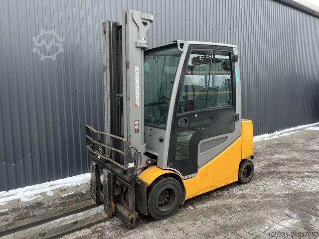 Carrello elevatore elettrico a 4 ruote Jungheinrich EFGS30