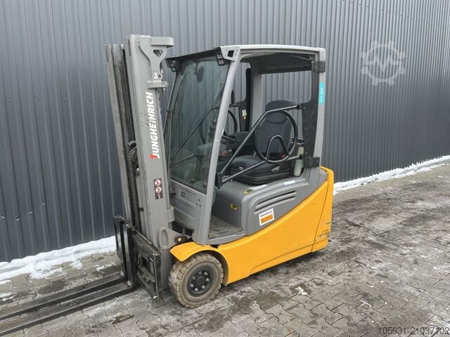 Carrello elevatore elettrico a 3 ruote Jungheinrich EFG216