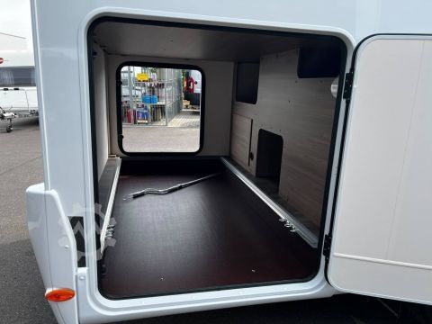 Autocaravana semi-integrada Carado VAN V347 pro +