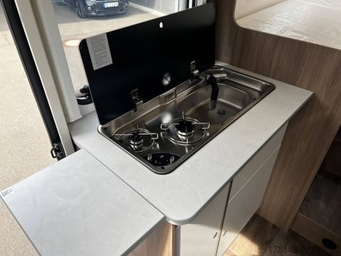 Autocaravana semi-integrada Carado VAN V347 pro +