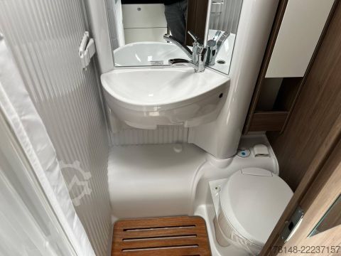 Autocaravana semi-integrada Carado VAN V347 pro +