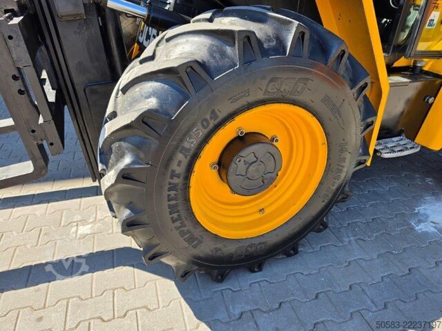 Empilhadeira todo-o-terreno JCB 940-4 T4 - TRIPLEX