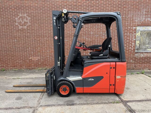 Elektrische vorkheftruck 3 wielen Linde E16H-01