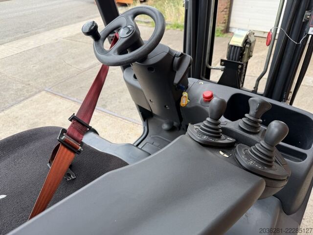 Elektrische vorkheftruck 3 wielen Linde E16H-01