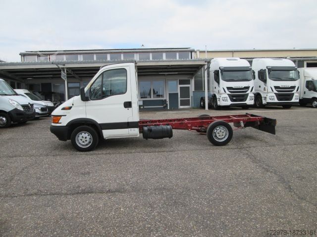 Šasija dostavnega vozila IVECO 35L12*Klima*Tempomat*Fahrgestell*3 Sitzer*