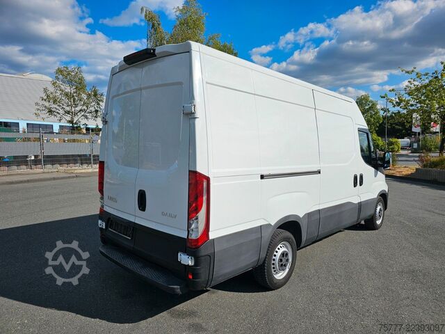 Aukštas mikroautobusas IVECO Daily 35-120 Kastenwagen - L2H2 - Klima - Navi