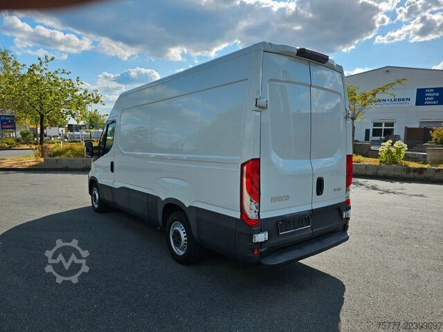 Aukštas mikroautobusas IVECO Daily 35-120 Kastenwagen - L2H2 - Klima - Navi