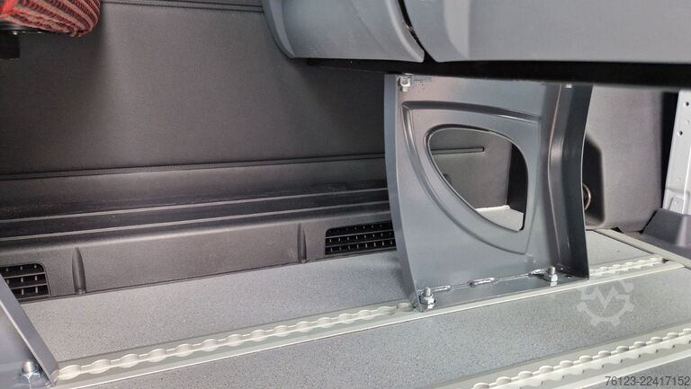 Kleinbus MERCEDES-BENZ 10 Sprinter Lord Light 22 Sitzer Vorlauffahrzeug