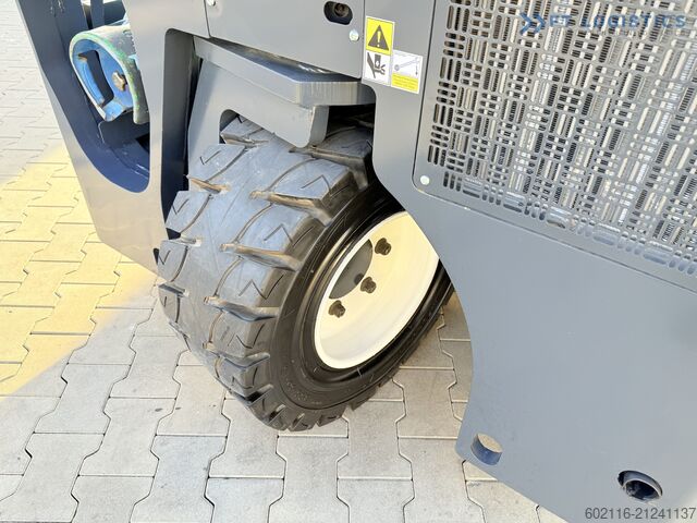 מלגזה ארבע-כיוונית Combilift CB4000 GAS TRIPLEX 5200 POSITIONER