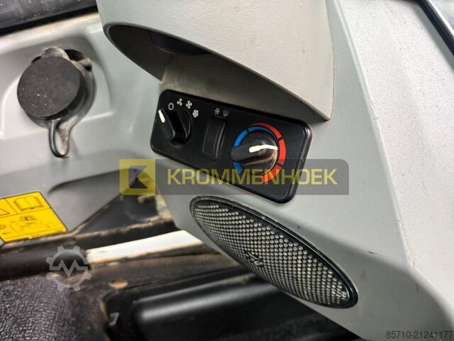 מעמיס זחלי Bobcat T 590