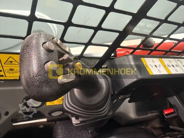 מעמיס זחלי Bobcat T 590