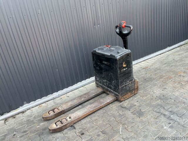 Niederhubwagen Linde T16