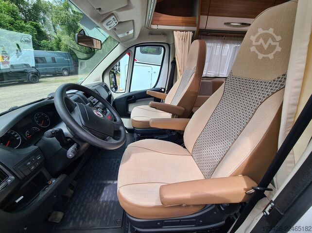 Caravana semiintegrada CARADO T 345 *SAT + TV*Panorama-Dach*Markise*AHK*