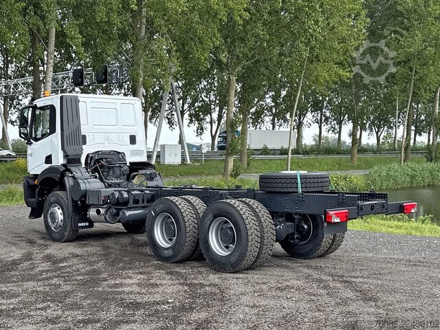 Chasis con cabina Iveco T-Way AD380T47WH-3800 Chassis Cabin (13 units)