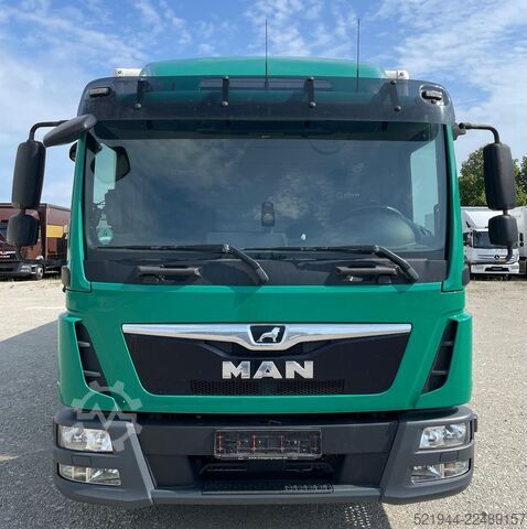 Camião de caixa fechada MAN TGL 12.250 Koffer Ladebordwand BÄR Navi